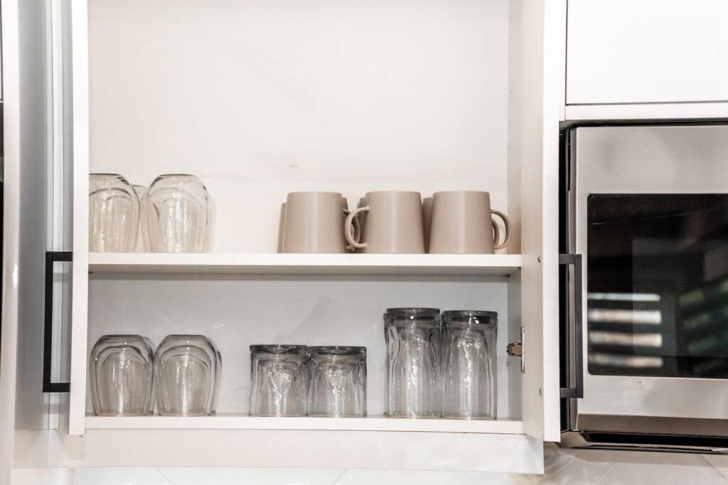 Modern Nordic Escape, 3Br Near Wem & Dt, Aircon & Fireplace, Wifi, Sleeps 6! エドモントン エクステリア 写真