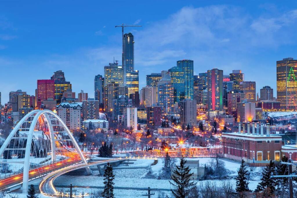 Modern Nordic Escape, 3Br Near Wem & Dt, Aircon & Fireplace, Wifi, Sleeps 6! エドモントン エクステリア 写真