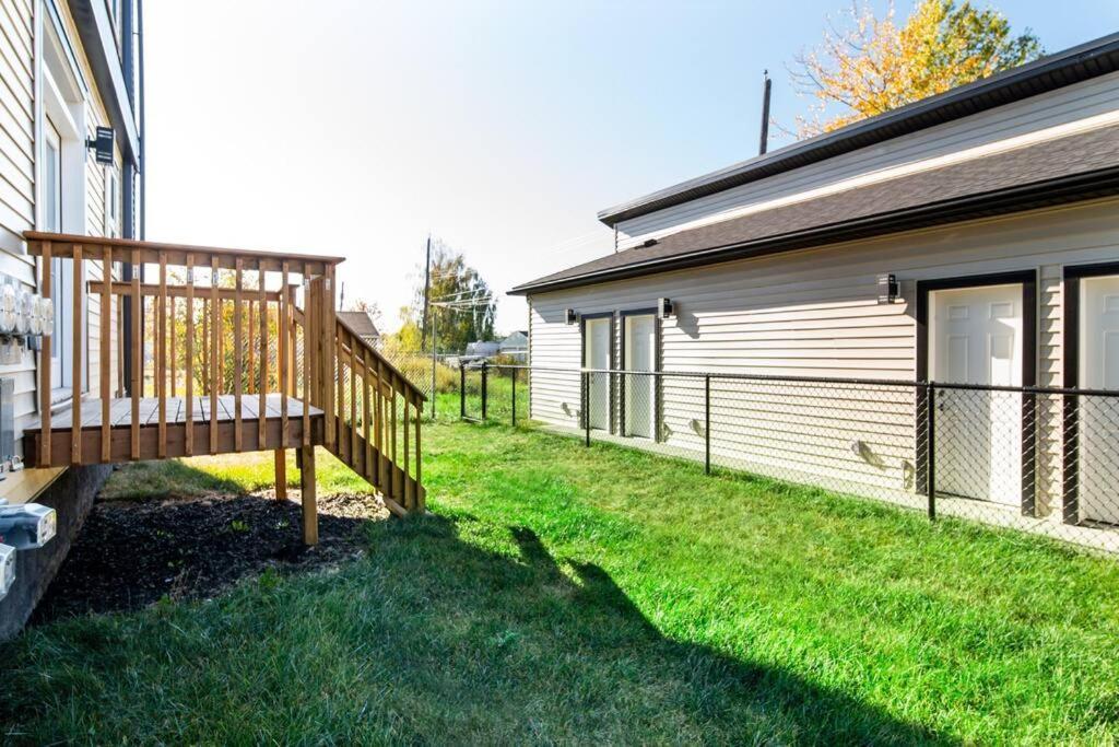 Modern Nordic Escape, 3Br Near Wem & Dt, Aircon & Fireplace, Wifi, Sleeps 6! エドモントン エクステリア 写真